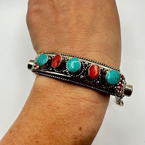Absolutely amazing southwest style, silver plated and composite stone bracelet! - Picture 5 of 11